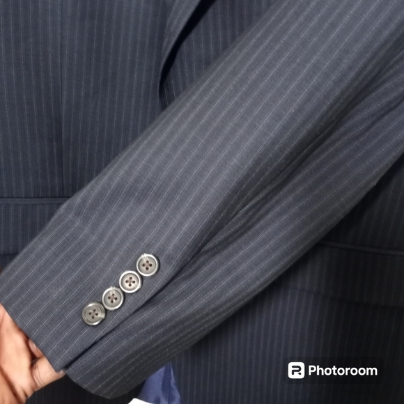 Ralph Lauren Men’s 40R Navy Pinstripe Wool Blazer – Classic Fit - Picture 4 of 16